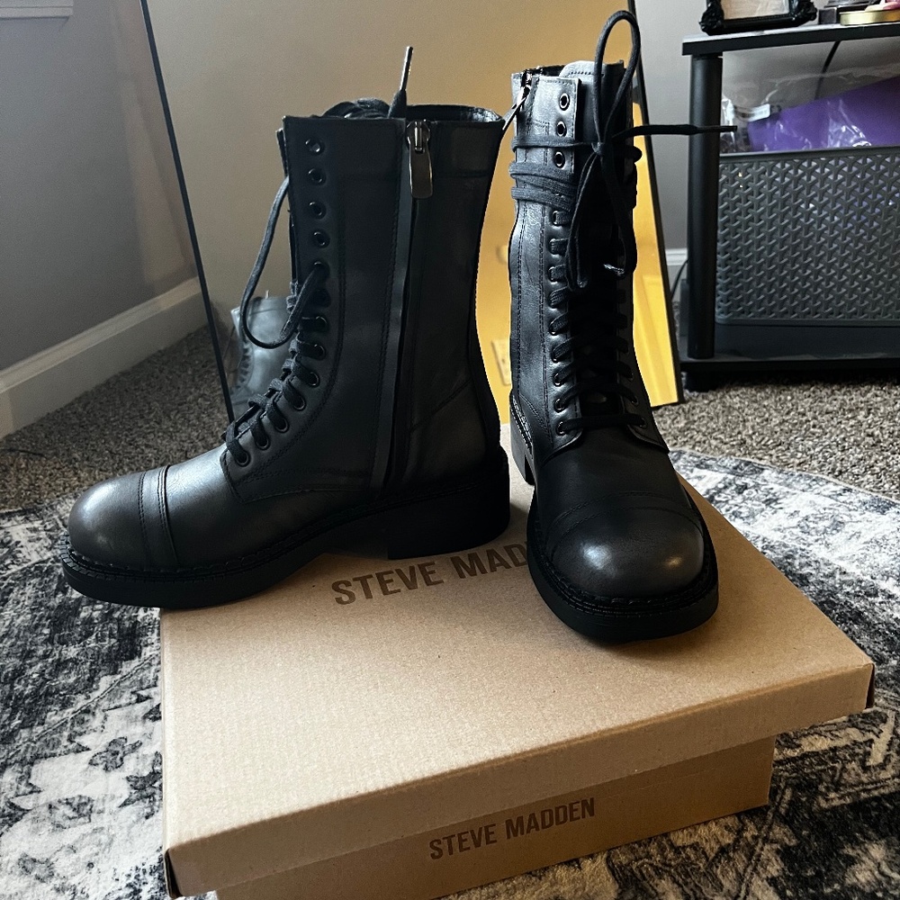 Steve Madden Crimson combat boots, never worn